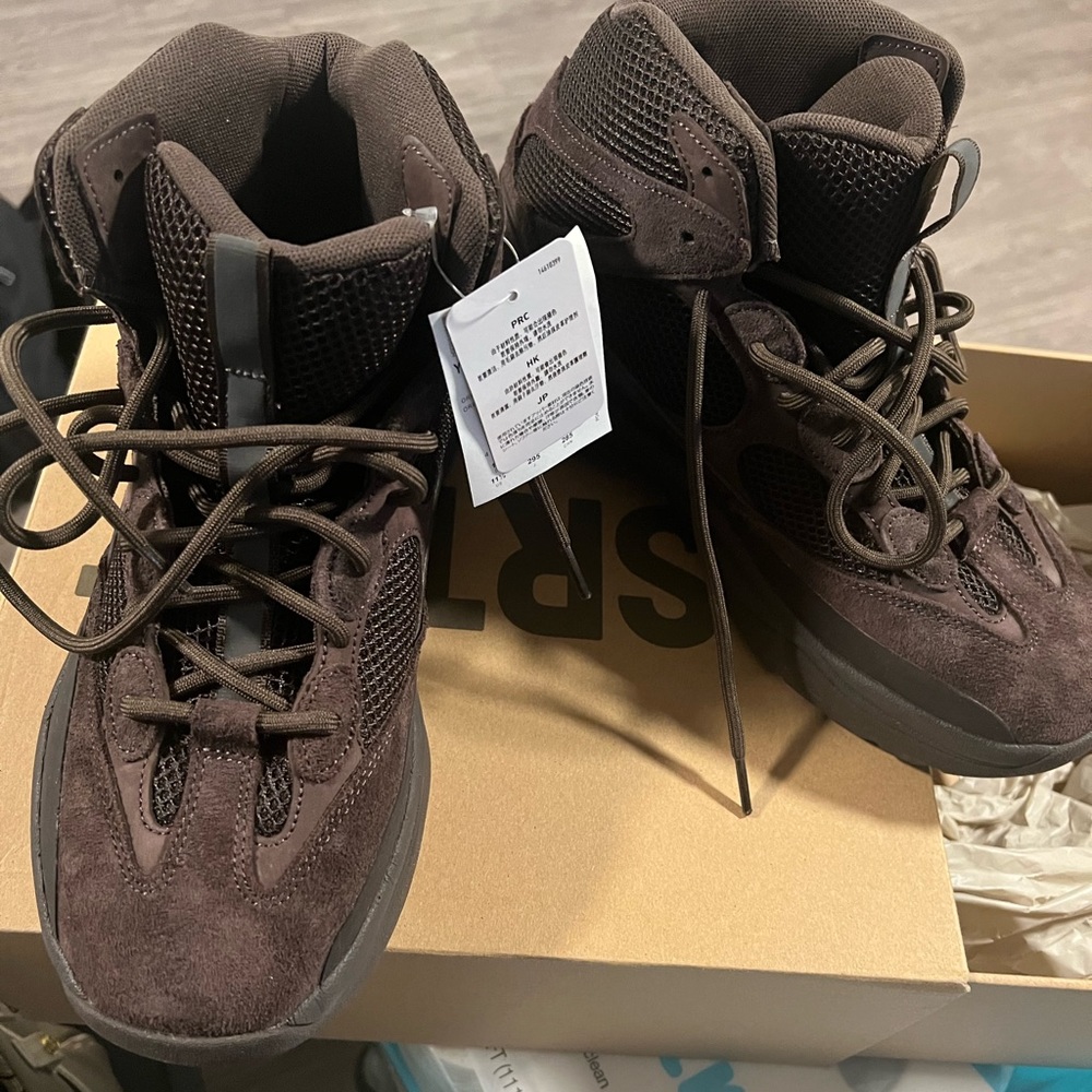 Size 11.5 Yeezy desert boots (brand new)